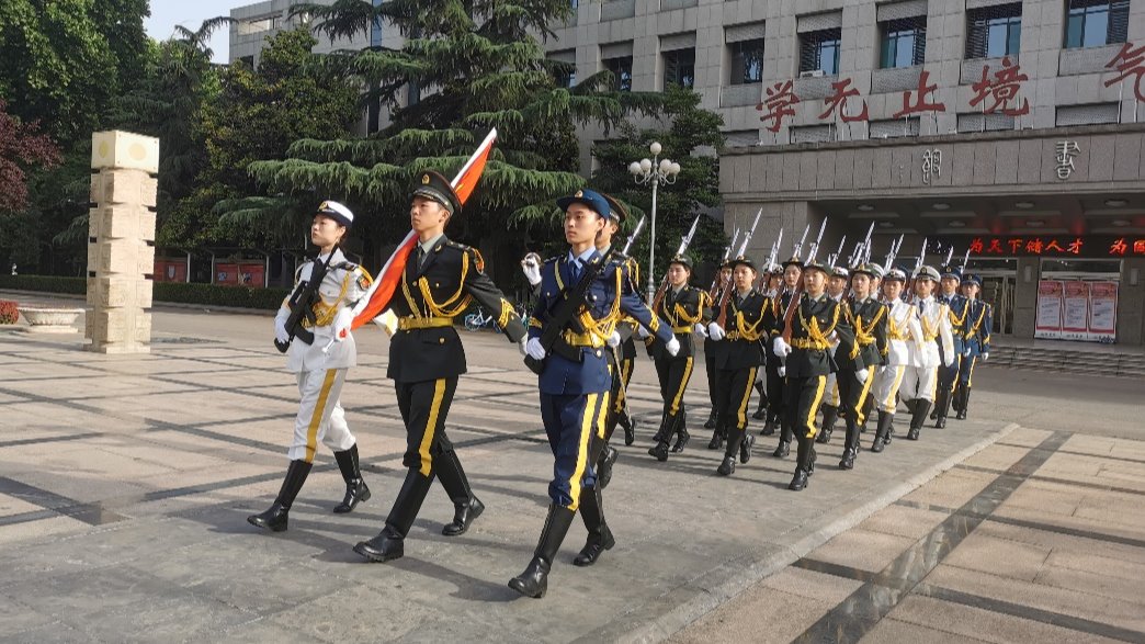 公司举办“升国旗 强信念”主题教育活动